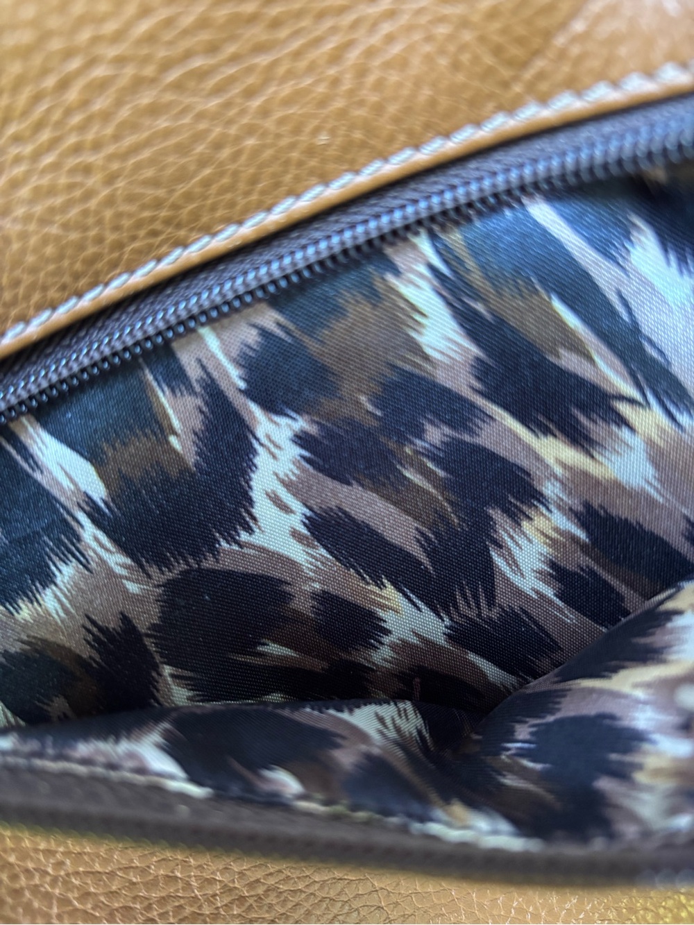 SOPHIA Caperelli Tan Leather Tote Bag with Scarf - Picture 9 of 13
